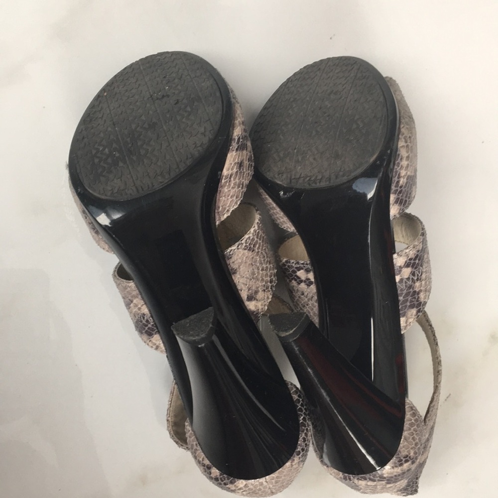 MICHAEL Michael Kors Berkley T-Strap Leather High Heel Sandal Size 7M - Picture 3 of 7